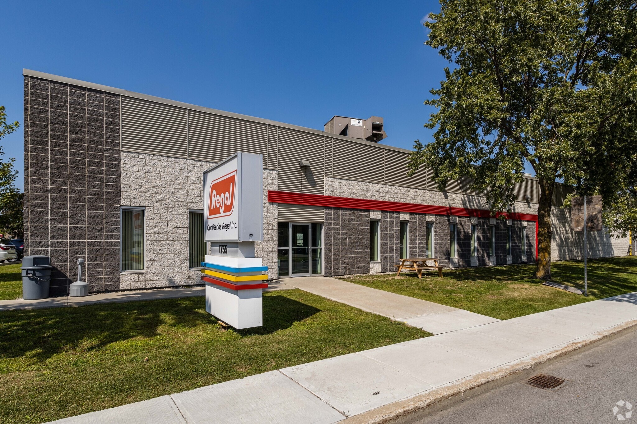 1755 Rue Berlier, Laval, QC for sale Primary Photo- Image 1 of 5