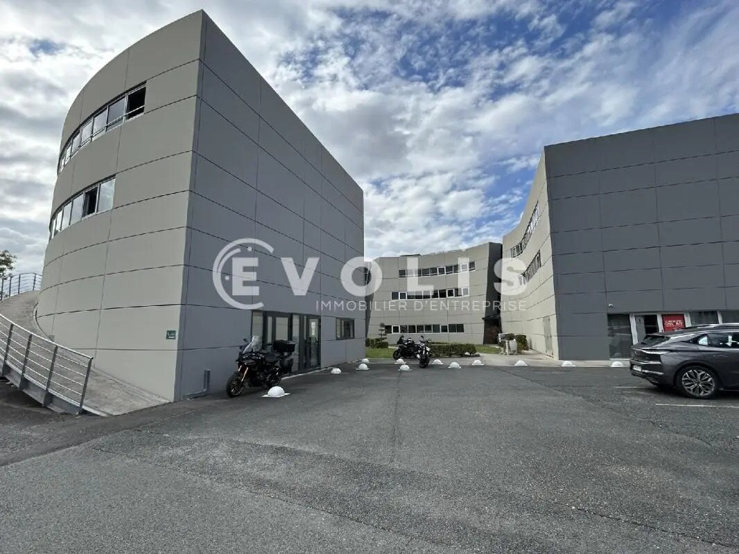 Office in Mérignac for lease Building Photo- Image 1 of 6