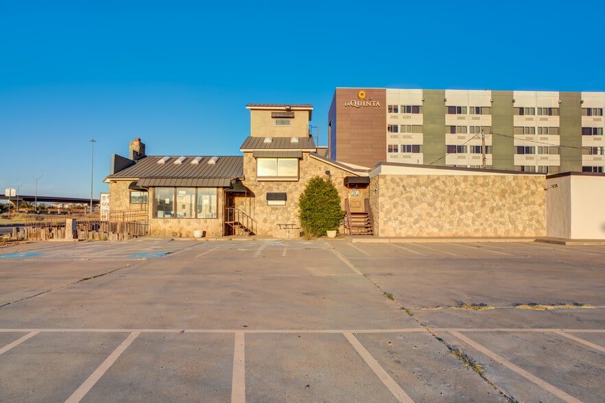 4119 Marsha Sharp Fwy, Lubbock, TX for lease - Building Photo - Image 2 of 21