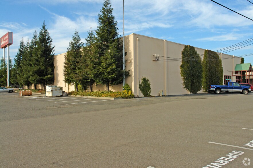 2385 Athens Ave, Redding, CA à vendre - Photo du bâtiment - Image 3 de 3