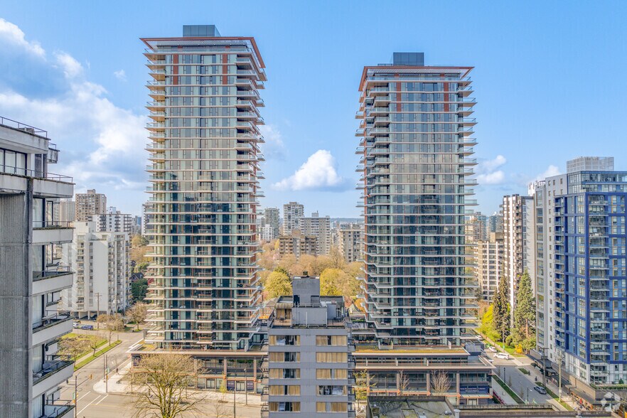1438 Robson St, Vancouver, BC à vendre - Photo du bâtiment - Image 3 de 7