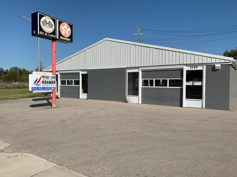 2569 Lapeer Ave, Port Huron, MI à vendre - Photo du bâtiment - Image 2 de 3