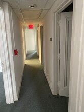 1866 Sheridan Rd, Highland Park, IL for lease Interior Photo- Image 2 of 4