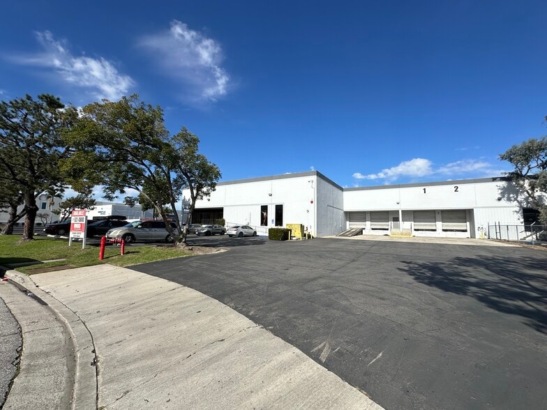 13904 Maryton Ave, Santa Fe Springs, CA à louer - Photo du bâtiment - Image 2 de 8