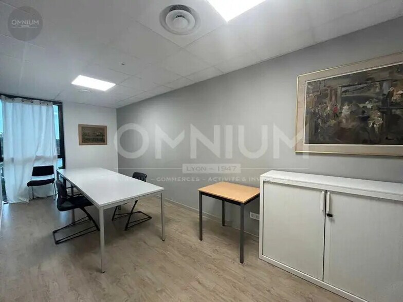 Office in Charbonnières-les-Bains for lease - Interior Photo - Image 2 of 5