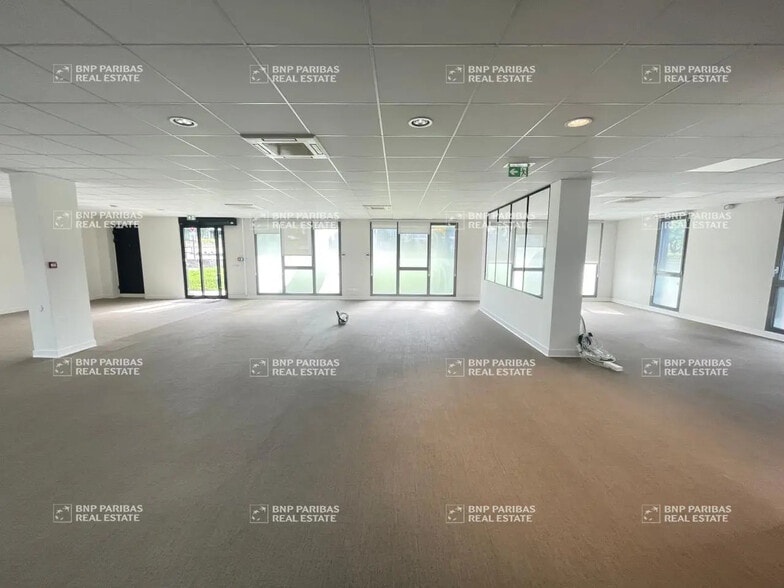 Office in Saint-Herblain for sale - Building Photo - Image 3 of 15