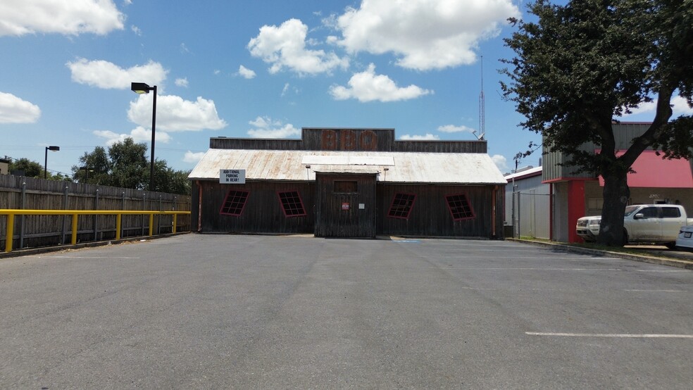 3619 N 10th St, McAllen, TX for lease - Building Photo - Image 1 of 9