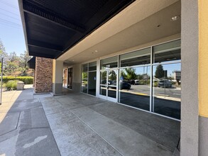 960-961 Dana Dr, Redding, CA for lease Building Photo- Image 2 of 21