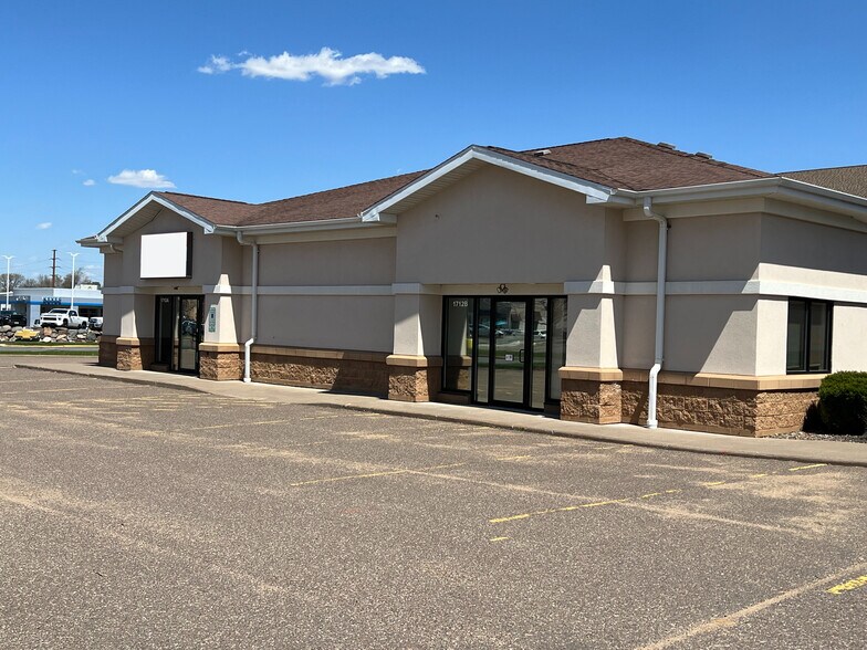 1700-1712 Stout St, Menomonie, WI à louer - Photo du bâtiment - Image 1 de 12