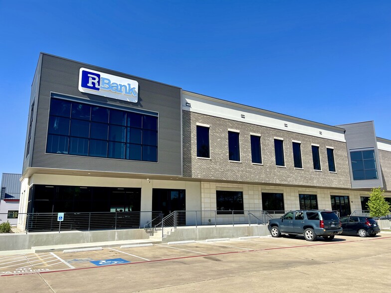 451 University Dr, Fort Worth, TX for sale - Building Photo - Image 1 of 1