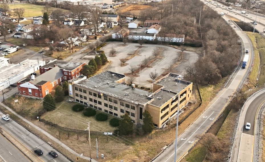 4205 Dixie Hwy, Louisville, KY à vendre - Photo du bâtiment - Image 3 de 13