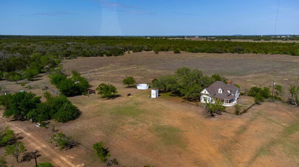 1100 County Road 322, Bertram, TX à vendre - Photo du bâtiment - Image 2 de 25