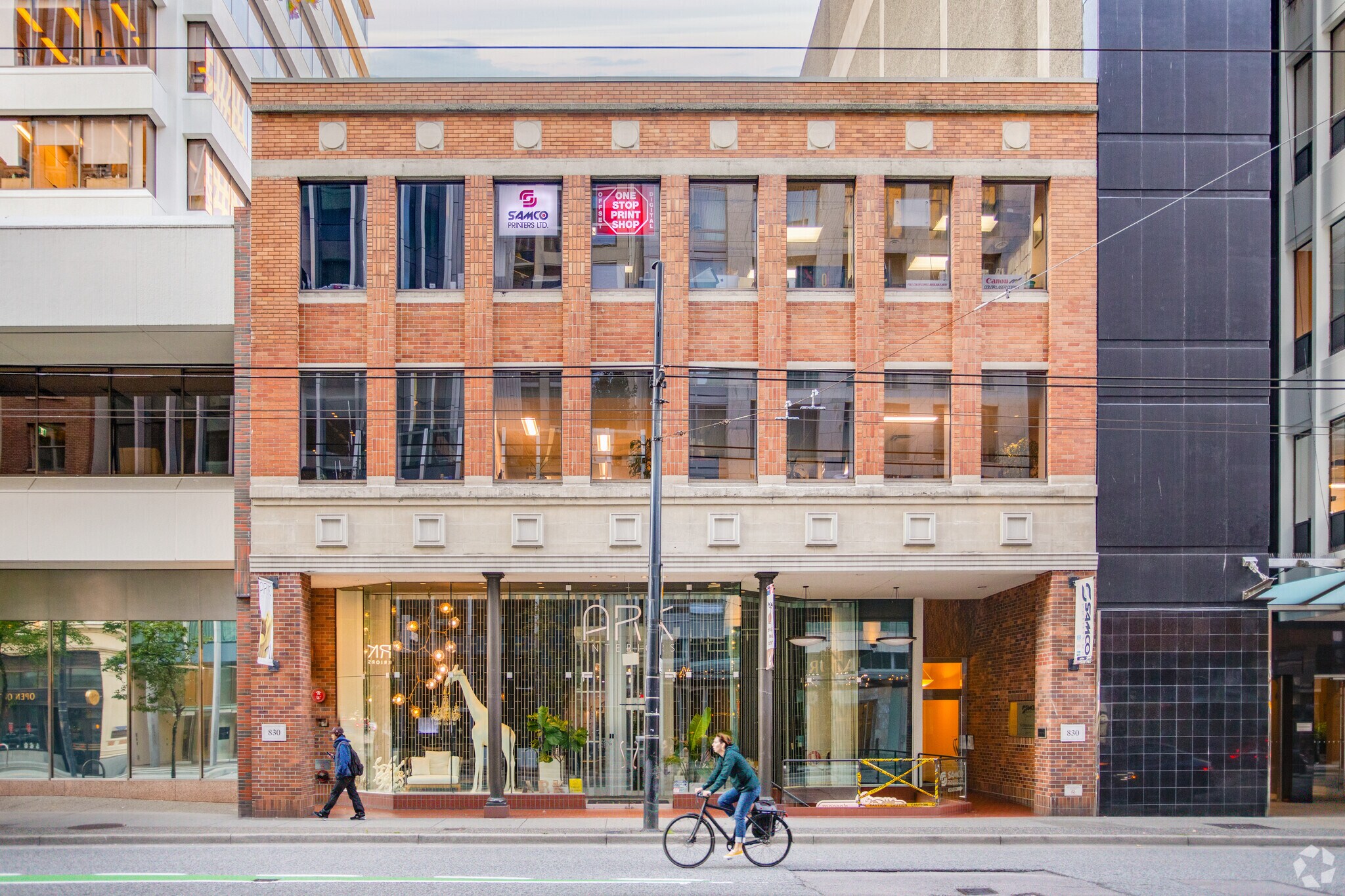 830 W Pender St, Vancouver, BC à louer Photo du bâtiment- Image 1 de 5