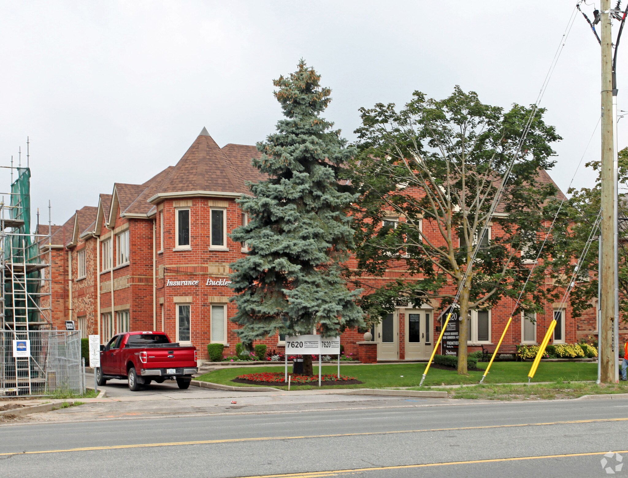 7620 Yonge St, Vaughan, ON à vendre Photo du bâtiment- Image 1 de 1