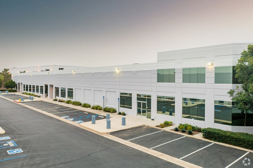 20512 Crescent Bay Dr, Lake Forest, CA à louer - Photo principale - Image 1 de 4