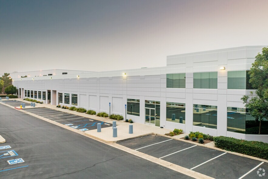 25172 Arctic Ocean Dr, Lake Forest, CA à louer - Photo du bâtiment - Image 3 de 5