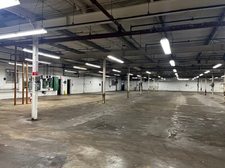 1495 N Main St, Hendersonville, NC à vendre - Photo du bâtiment - Image 2 de 15