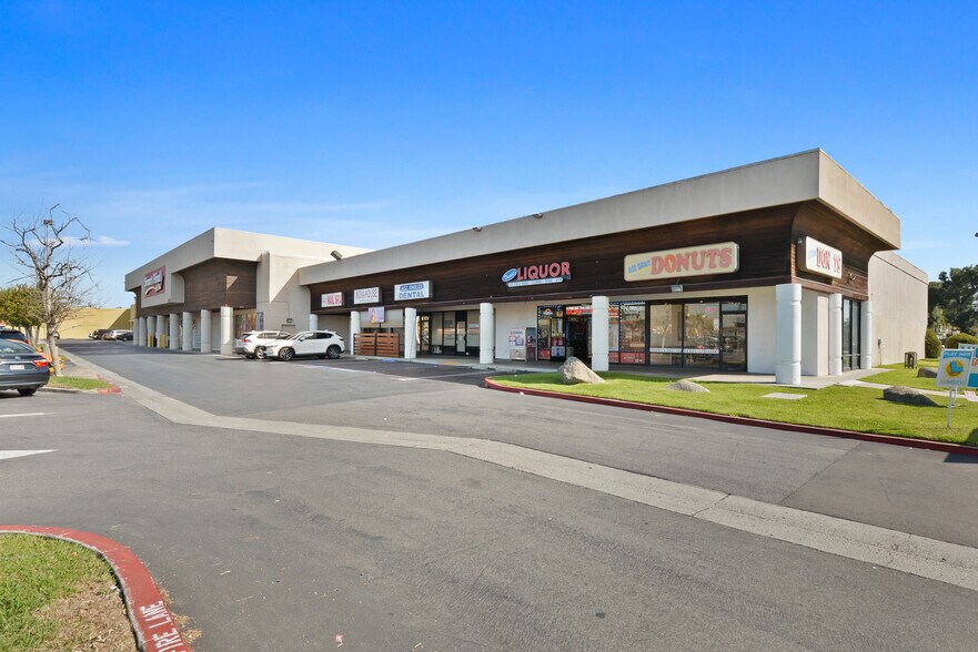 7932-7942 Valley View St, Buena Park, CA à louer - Photo du bâtiment - Image 3 de 15