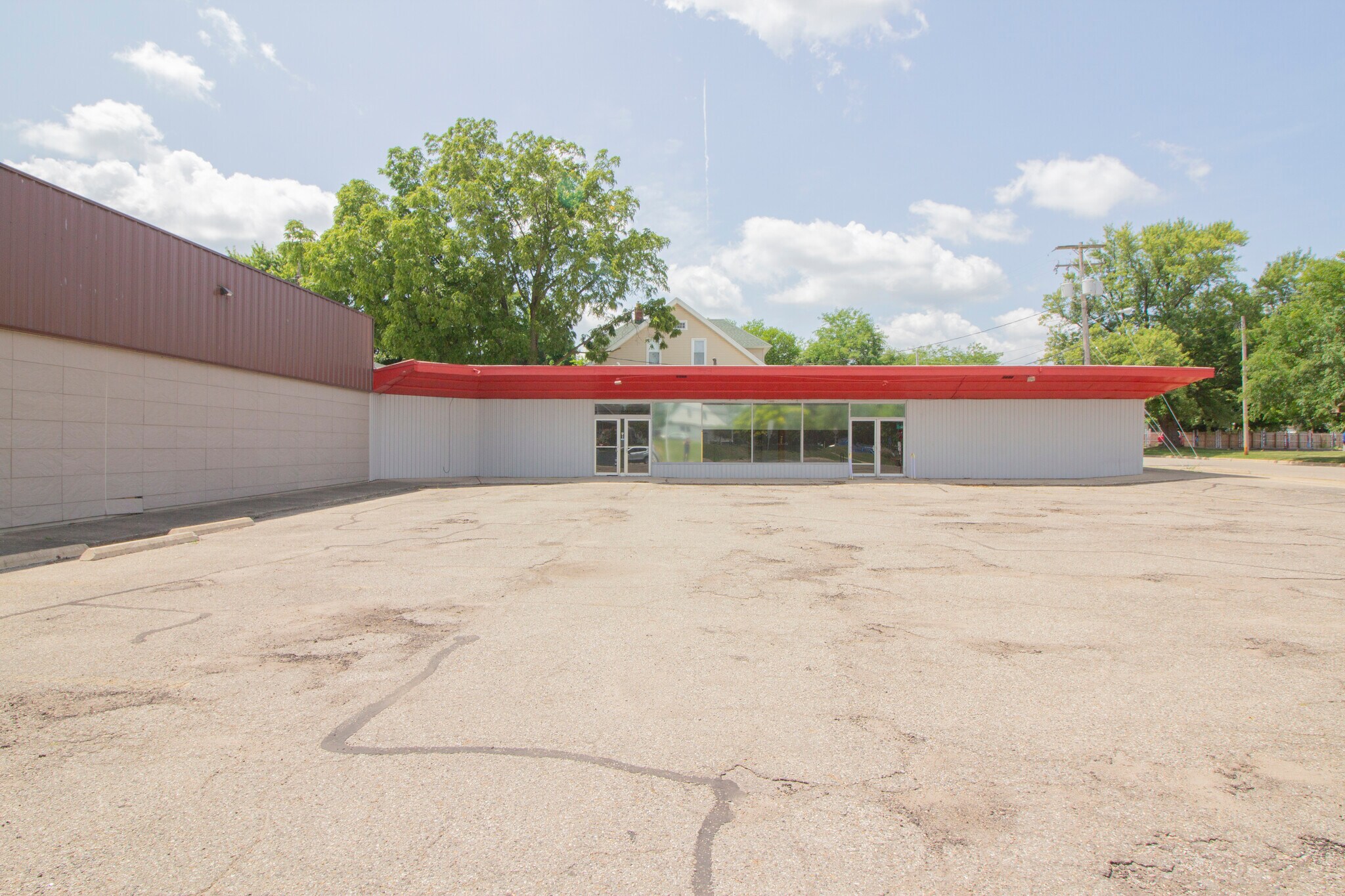 588 Capital Ave SW, Battle Creek, MI à louer Photo du bâtiment- Image 1 de 8