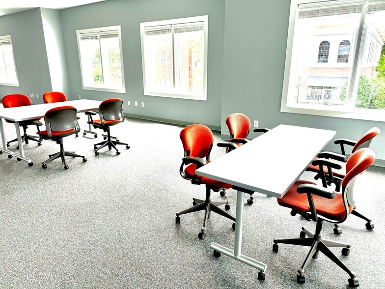 40100-40150 Moring, Chapel Hill, NC for sale - Interior Photo - Image 2 of 6