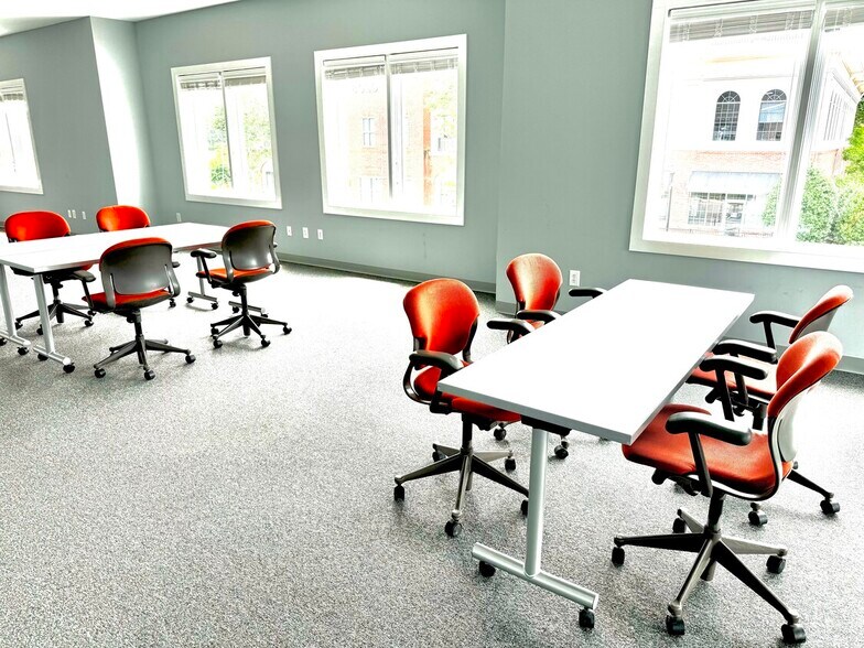 40100-40150 Moring, Chapel Hill, NC à vendre - Photo intérieure - Image 2 de 6