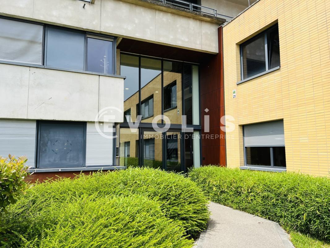 Office in Champs Sur Marne for lease Building Photo- Image 1 of 13