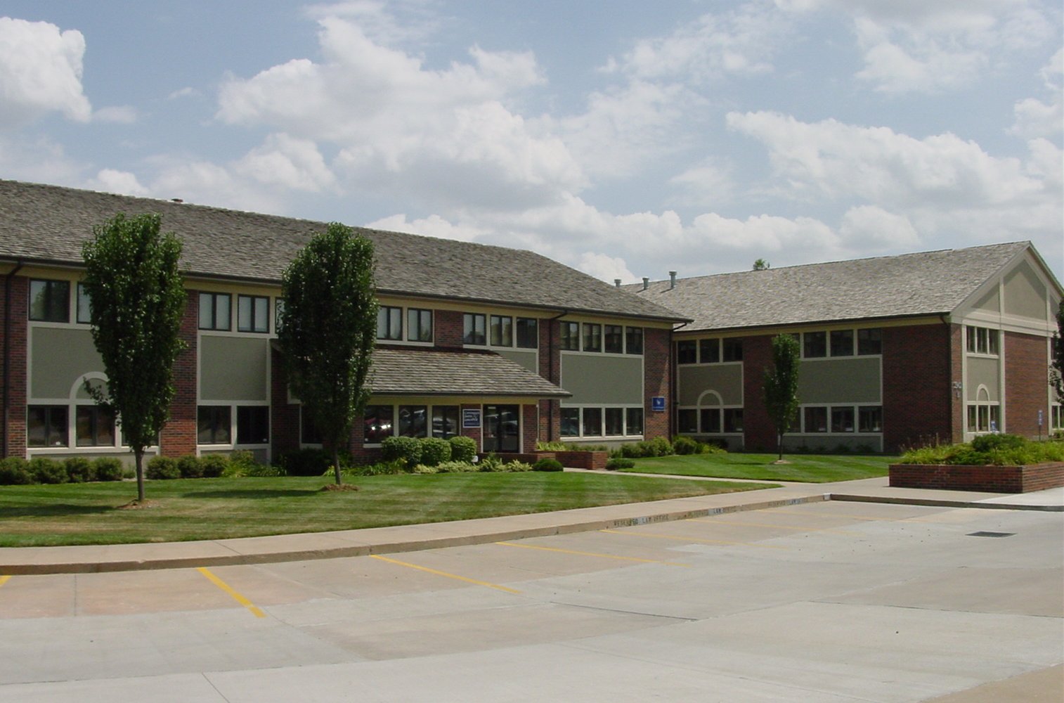 2942 SW Wanamaker Dr, Topeka, KS for lease Building Photo- Image 1 of 5