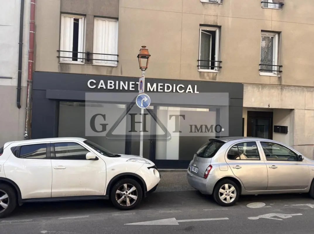 Retail in Bagnolet for lease Building Photo- Image 1 of 8