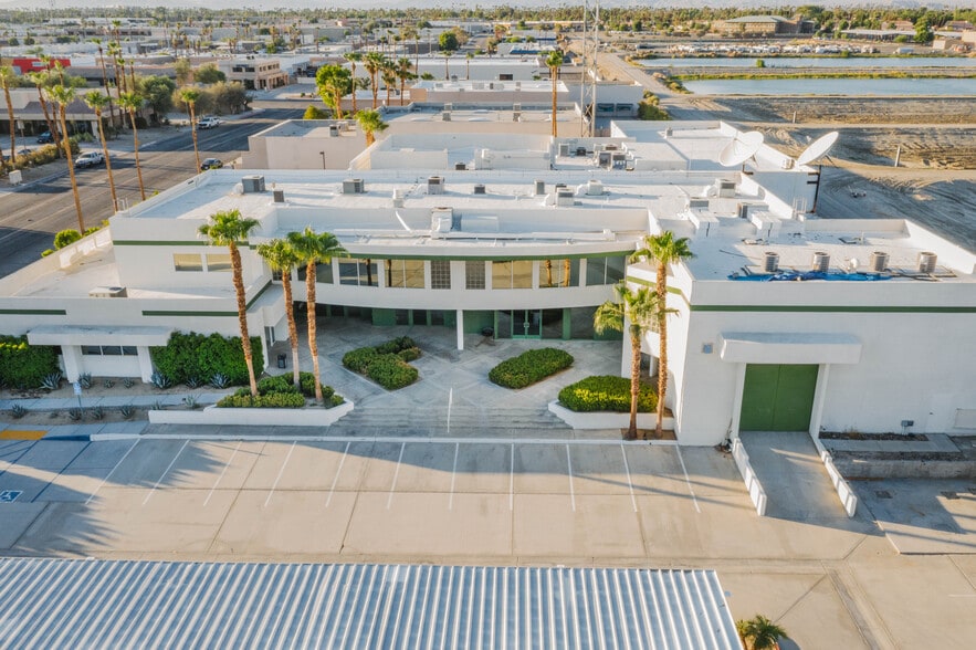 42650 Melanie Pl, Palm Desert, CA à louer - Photo du bâtiment - Image 3 de 50