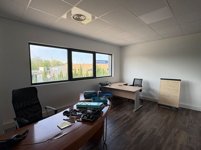 Flex in MARCILLY-D'AZERGUES for lease - Interior Photo - Image 2 of 6