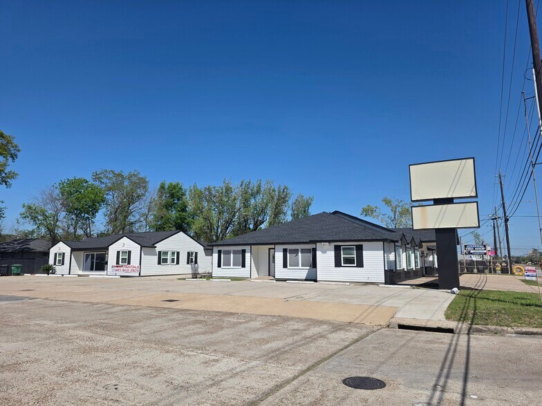 512 Uvalde Rd, Houston, TX à louer - Photo du bâtiment - Image 3 de 8