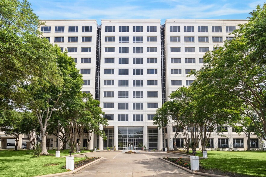 9800 Centre Pky, Houston, TX for lease - Building Photo - Image 1 of 11