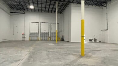 3042 NW 73rd St, Miami, FL for lease Building Photo- Image 2 of 3