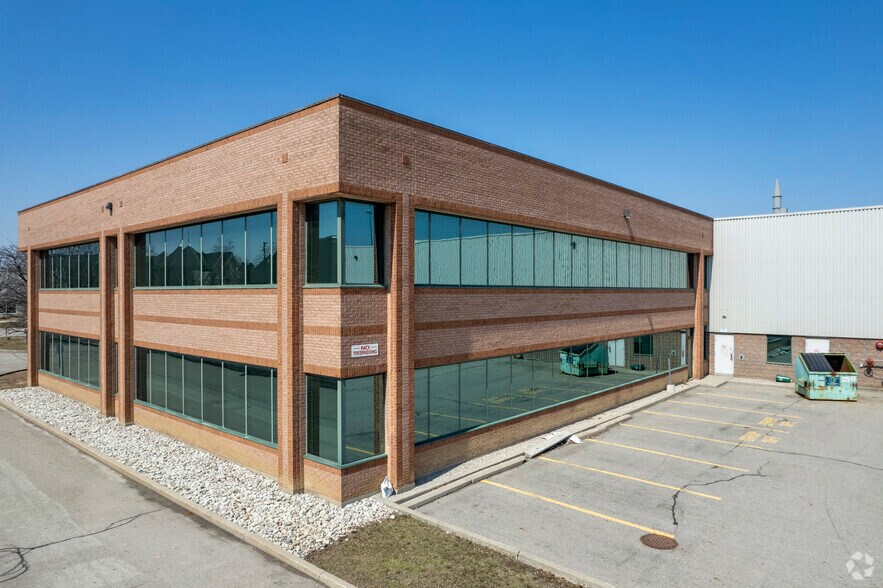 2470 Milltower Ct, Mississauga, ON à louer - Photo du bâtiment - Image 2 de 4