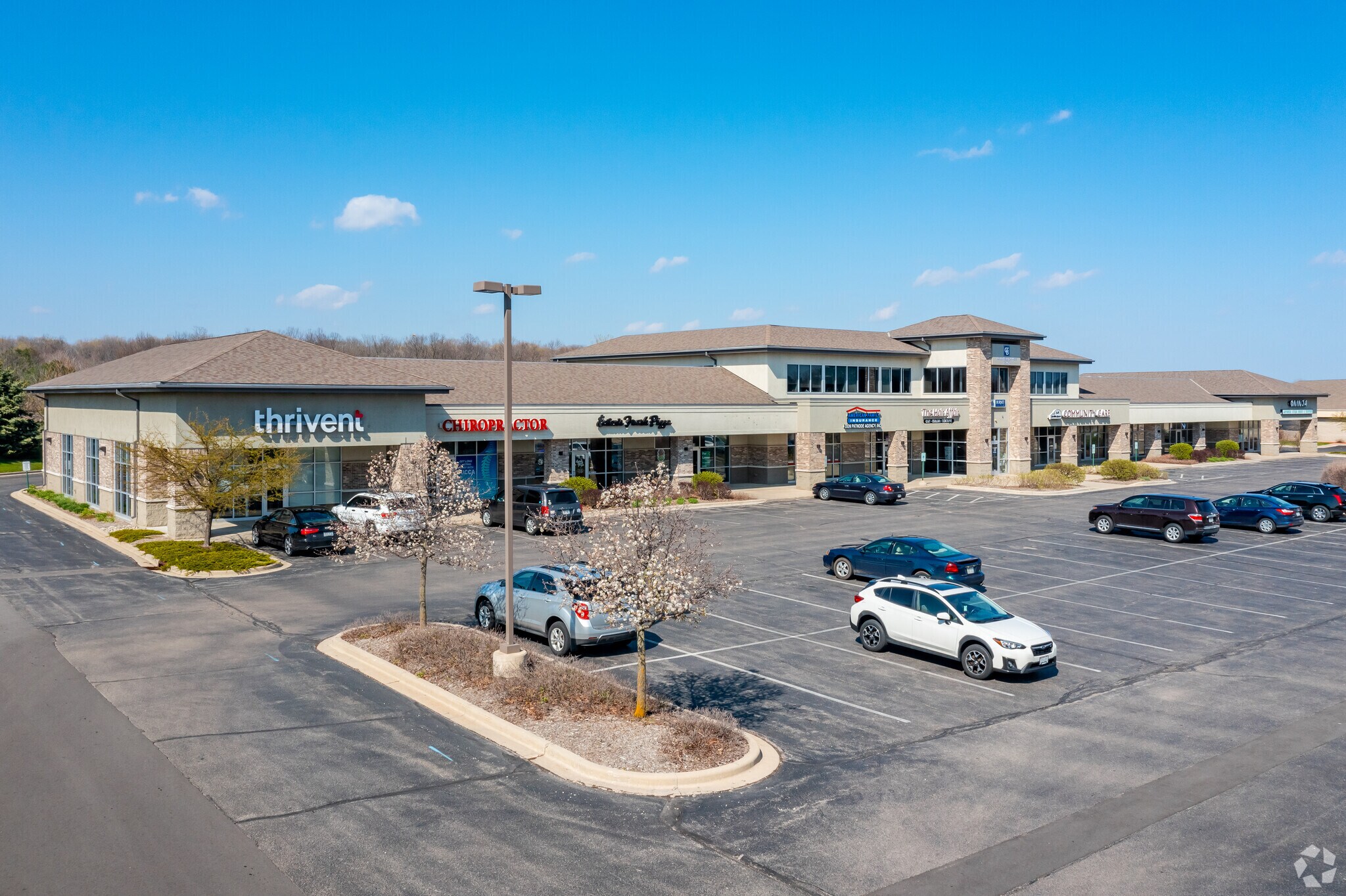 810-960 E Paradise Dr, West Bend, WI for lease Building Photo- Image 1 of 9