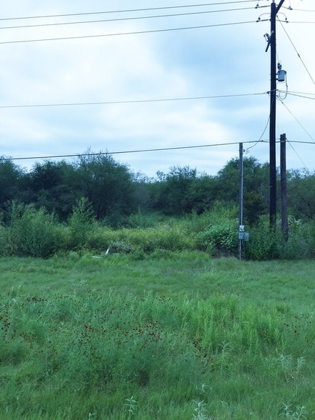 12156 US Highway 87 S, Adkins, TX for sale - Primary Photo - Image 1 of 11
