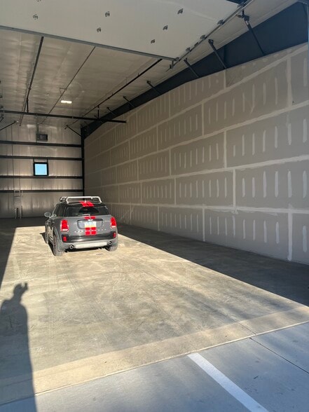 1035 SE Frontier Ave, Waukee, IA à louer - Photo du bâtiment - Image 3 de 15