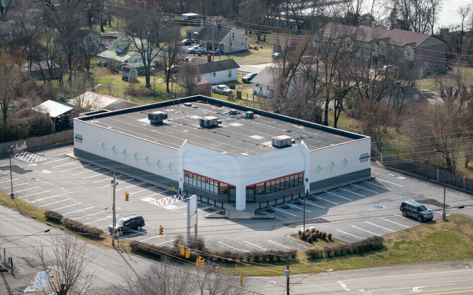 210 E McMurry Blvd, Hartsville, TN for sale - Building Photo - Image 1 of 29