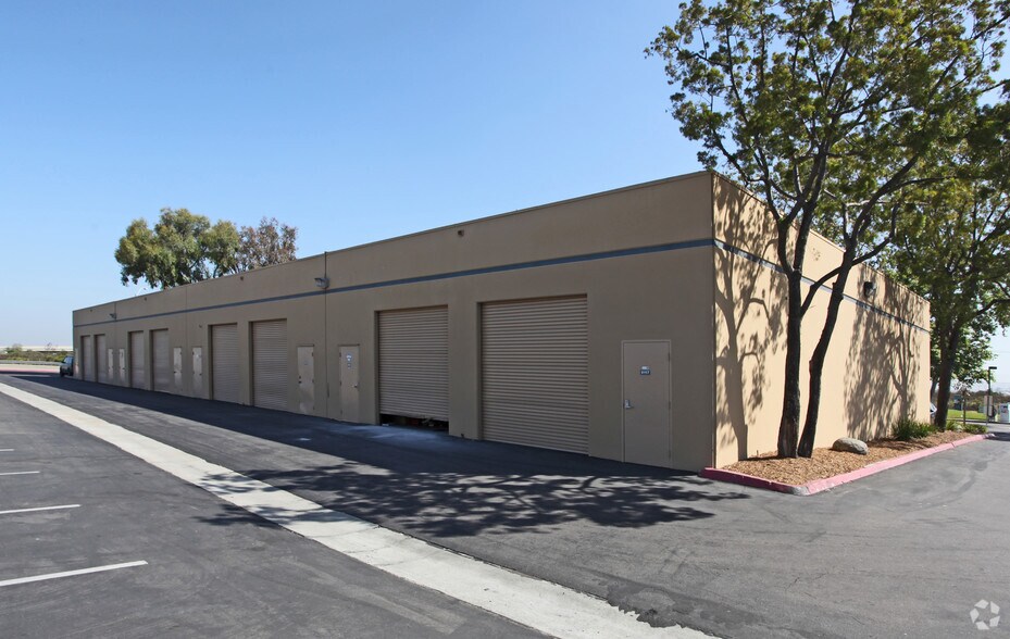 9103-9117 Chesapeake Dr, San Diego, CA à louer - Photo du bâtiment - Image 2 de 11