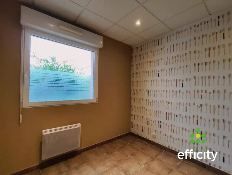 Flex in La Chapelle-Thouarault for lease - Interior Photo - Image 3 of 8