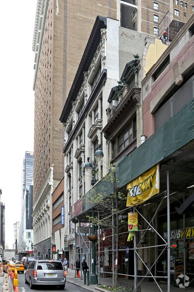 43-47 W 33rd St, New York, NY for lease - Building Photo - Image 2 of 11