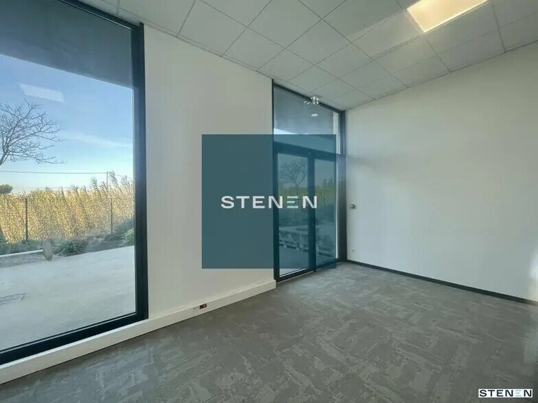 Office in Avignon for lease - Building Photo - Image 2 of 6