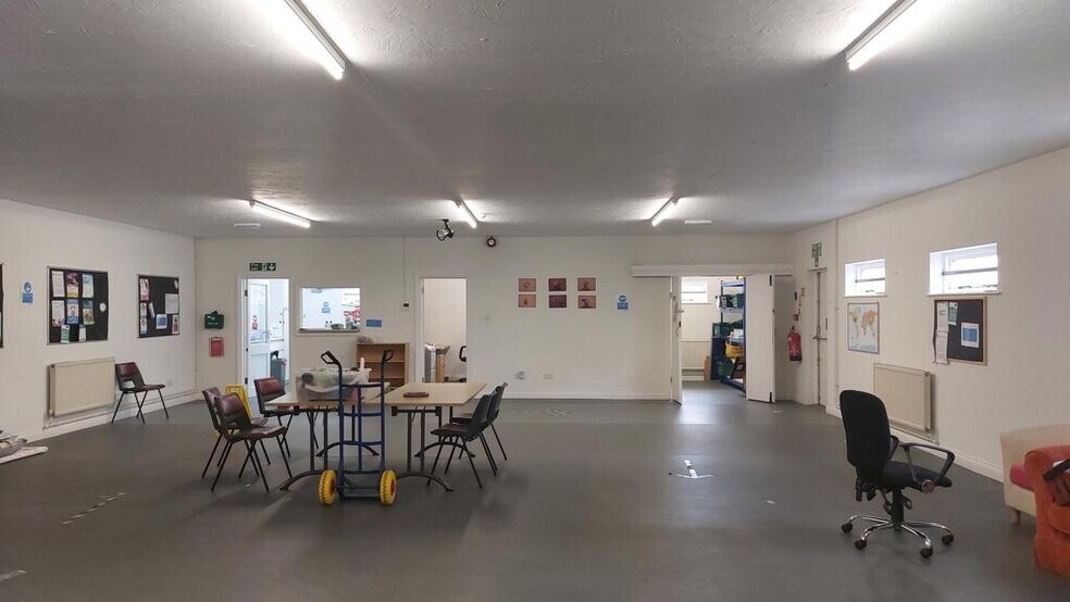 105 Dock Rd, Tilbury for sale - Interior Photo - Image 3 of 7