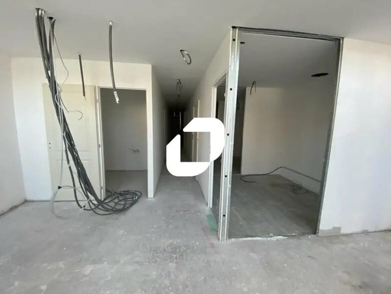 Retail in Roubaix for sale - Interior Photo - Image 3 of 4