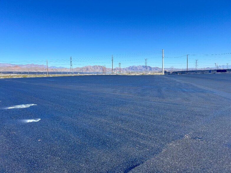 13460 Apex Harbor Ln, Las Vegas, NV à louer - Photo du bâtiment - Image 3 de 6