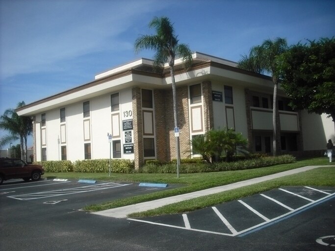 130 John F Kennedy Dr, Lake Worth, FL à vendre Photo du bâtiment- Image 1 de 1