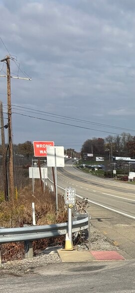 INVESTORS/DEVELOPERS, Zelienople, PA à louer - Photo du bâtiment - Image 2 de 8