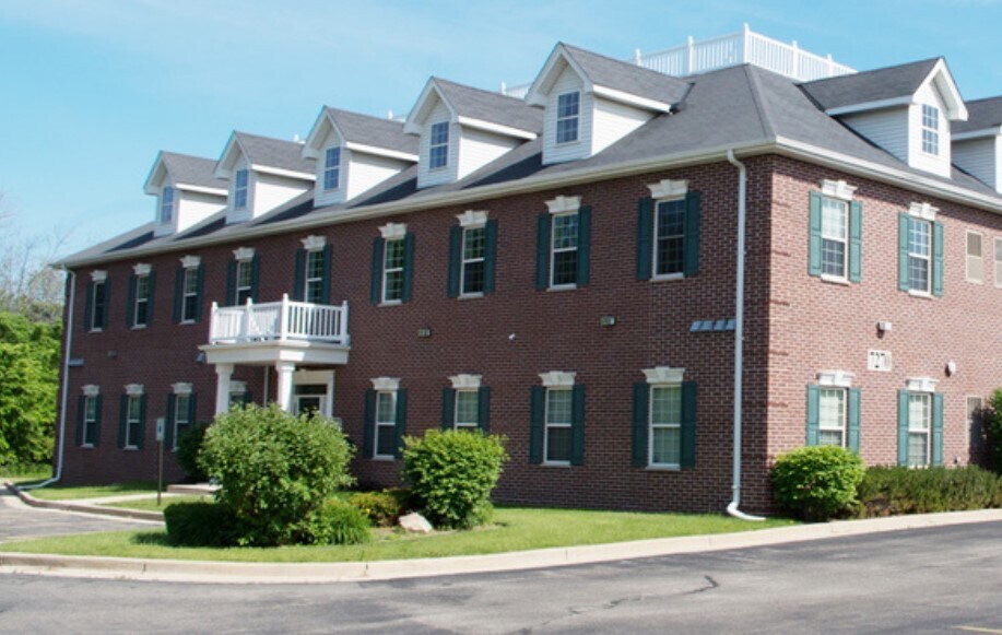 7270 S 13th St, Oak Creek, WI for lease - Primary Photo - Image 3 of 7
