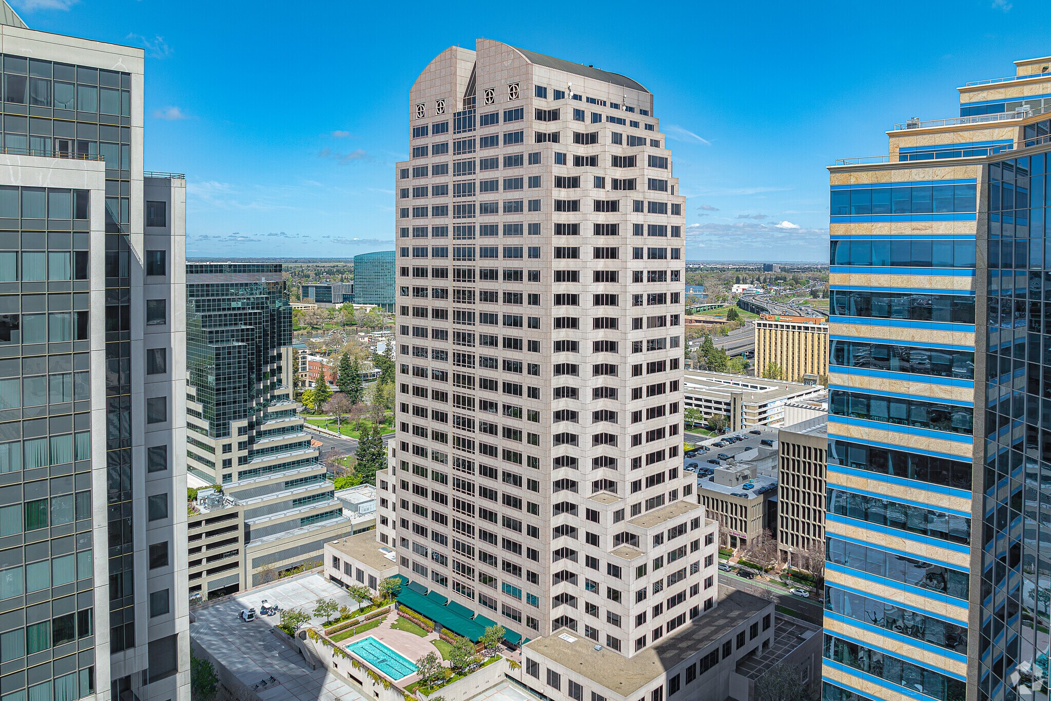 400 Capitol Mall, Sacramento, CA à louer Photo du bâtiment- Image 1 de 12