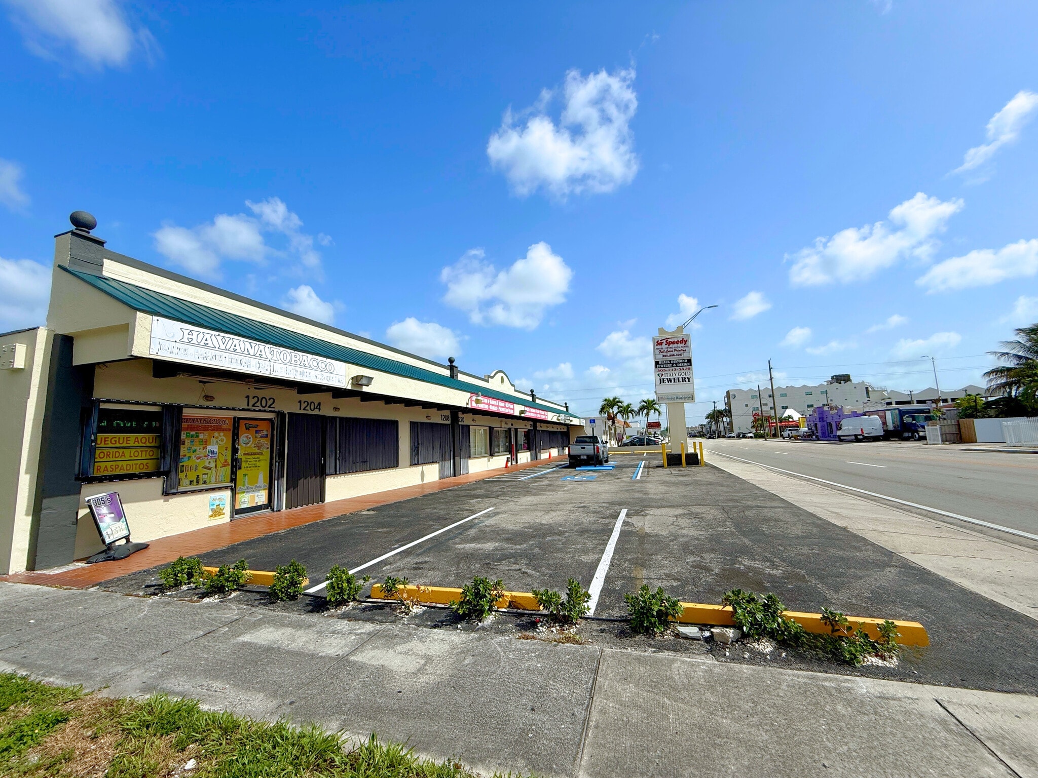 1200-1240 E 4th Ave, Hialeah, FL à louer Photo intérieure- Image 1 de 3